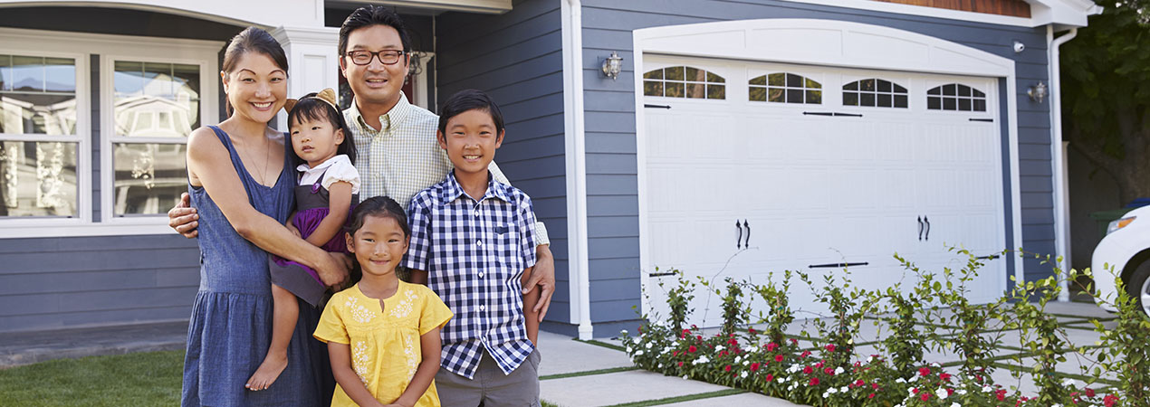 family of 5 in front of a house